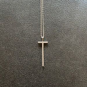 Henri Bendel Initial “T” necklace in silver